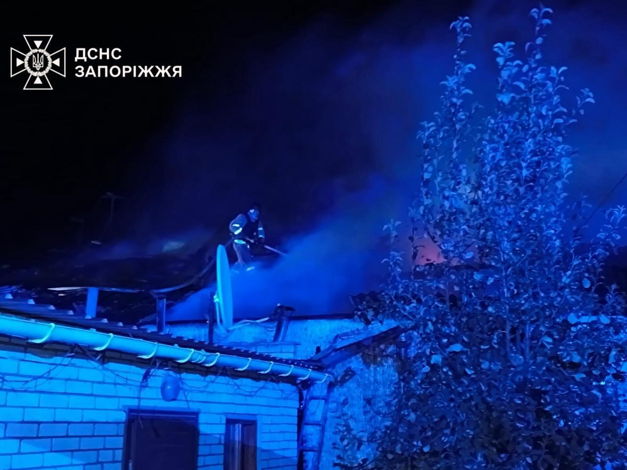 Росіяни обстріляли Запоріжжя, у місті спалахнули пожежі, є жертва й поранені: усі подробиці. Фото і відео