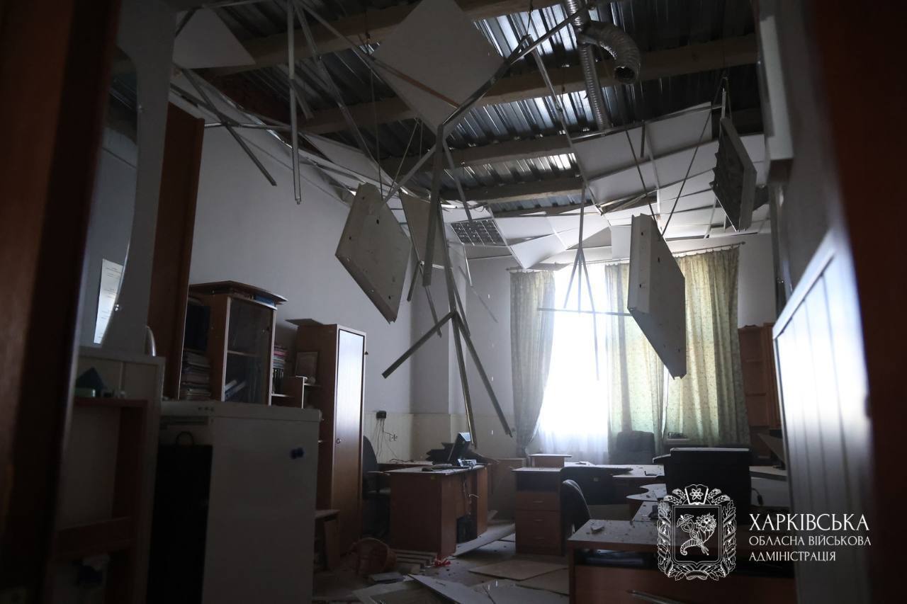 Оккупанты ударили по учебному заведению в Харькове, есть пострадавшие: момент атаки попал на видео