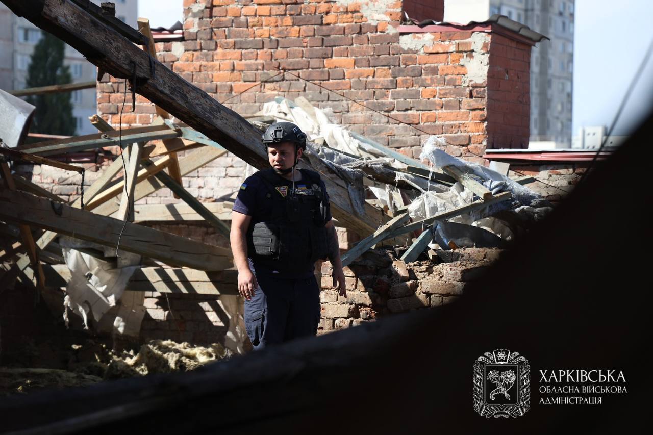 Оккупанты ударили по учебному заведению в Харькове, есть пострадавшие: момент атаки попал на видео