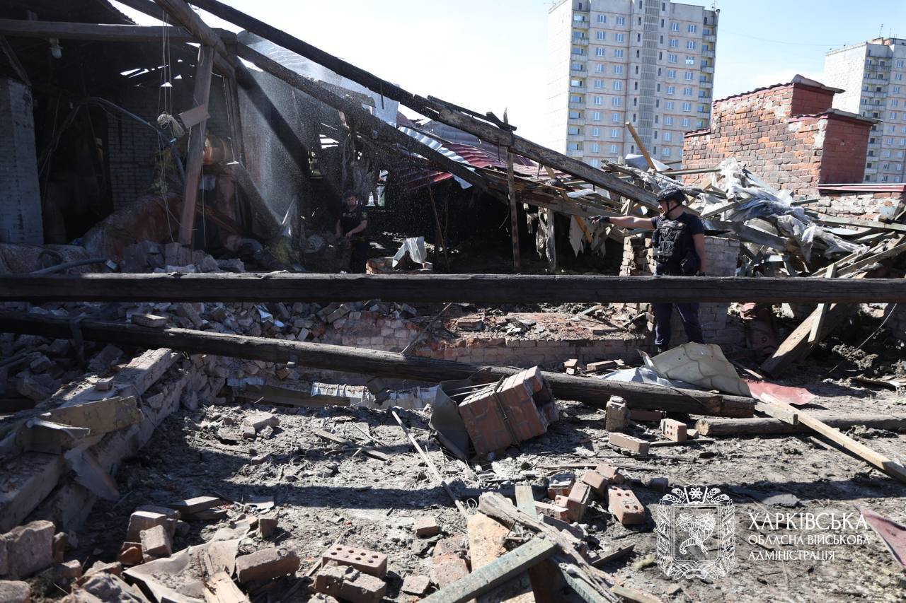 Оккупанты ударили по учебному заведению в Харькове, есть пострадавшие: момент атаки попал на видео