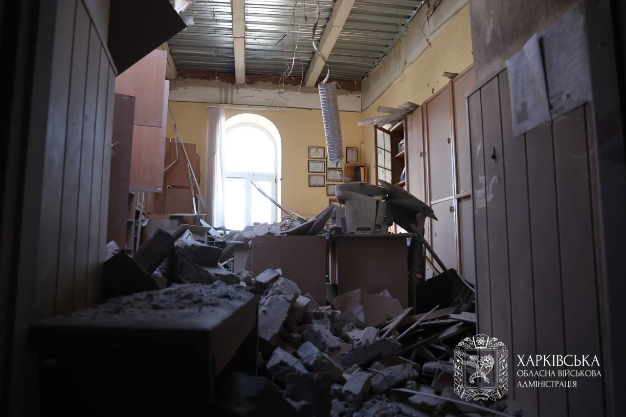 Оккупанты ударили по учебному заведению в Харькове, есть пострадавшие: момент атаки попал на видео