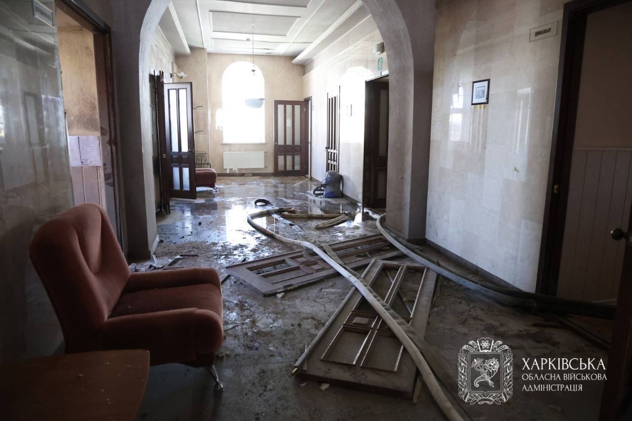 Оккупанты ударили по учебному заведению в Харькове, есть пострадавшие: момент атаки попал на видео