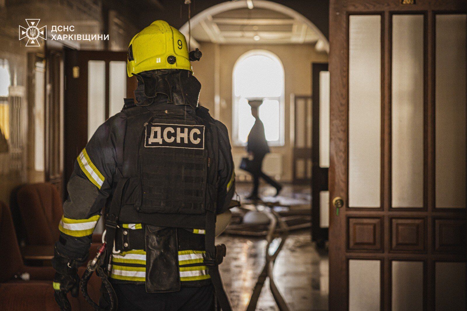 Оккупанты ударили по учебному заведению в Харькове, есть пострадавшие: момент атаки попал на видео