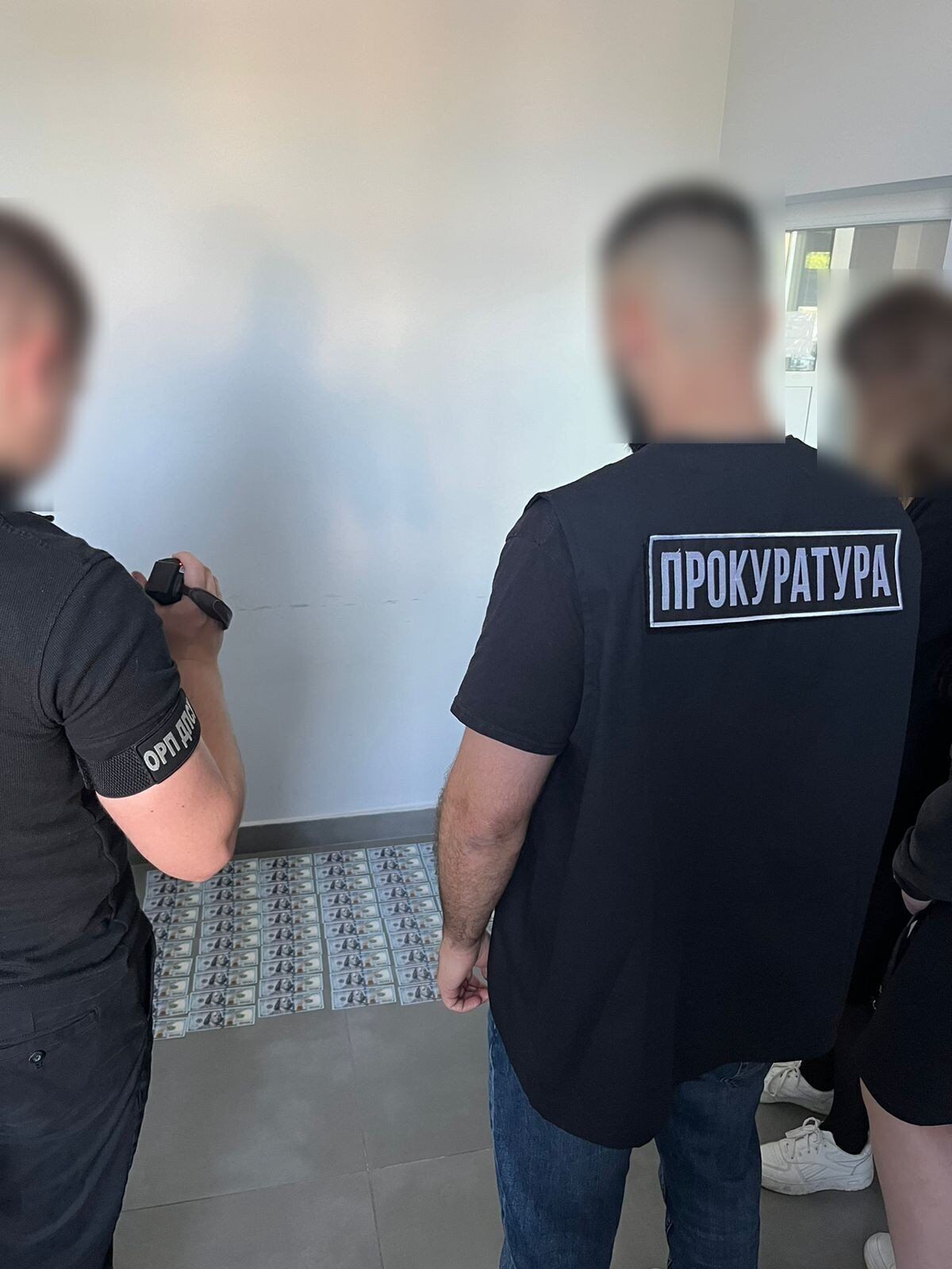 Фальшивые документы за $18 тысяч: в Украине разоблачили "схему" по незаконному пересечению границы. Фото