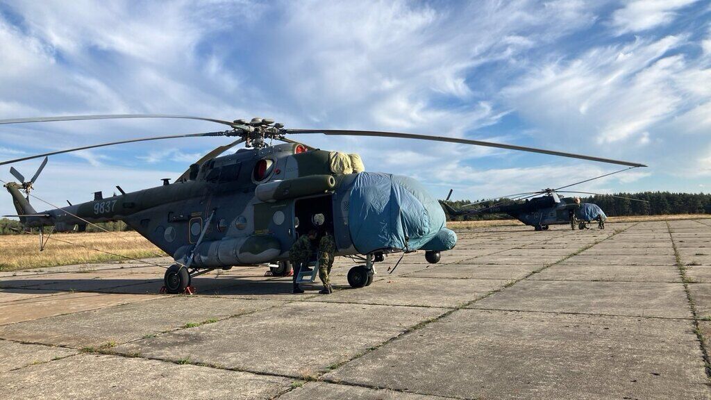 Чехия перебросила в Польшу три вертолета для усиления защиты неба. Фото