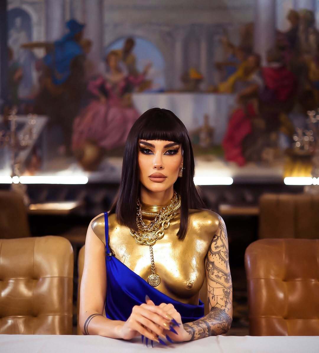 "Регочуть з української мови": блогерка-мільйонниця Корячка шокувала мережу відео, як учить з дочкою уроки "в стилі Азірова"