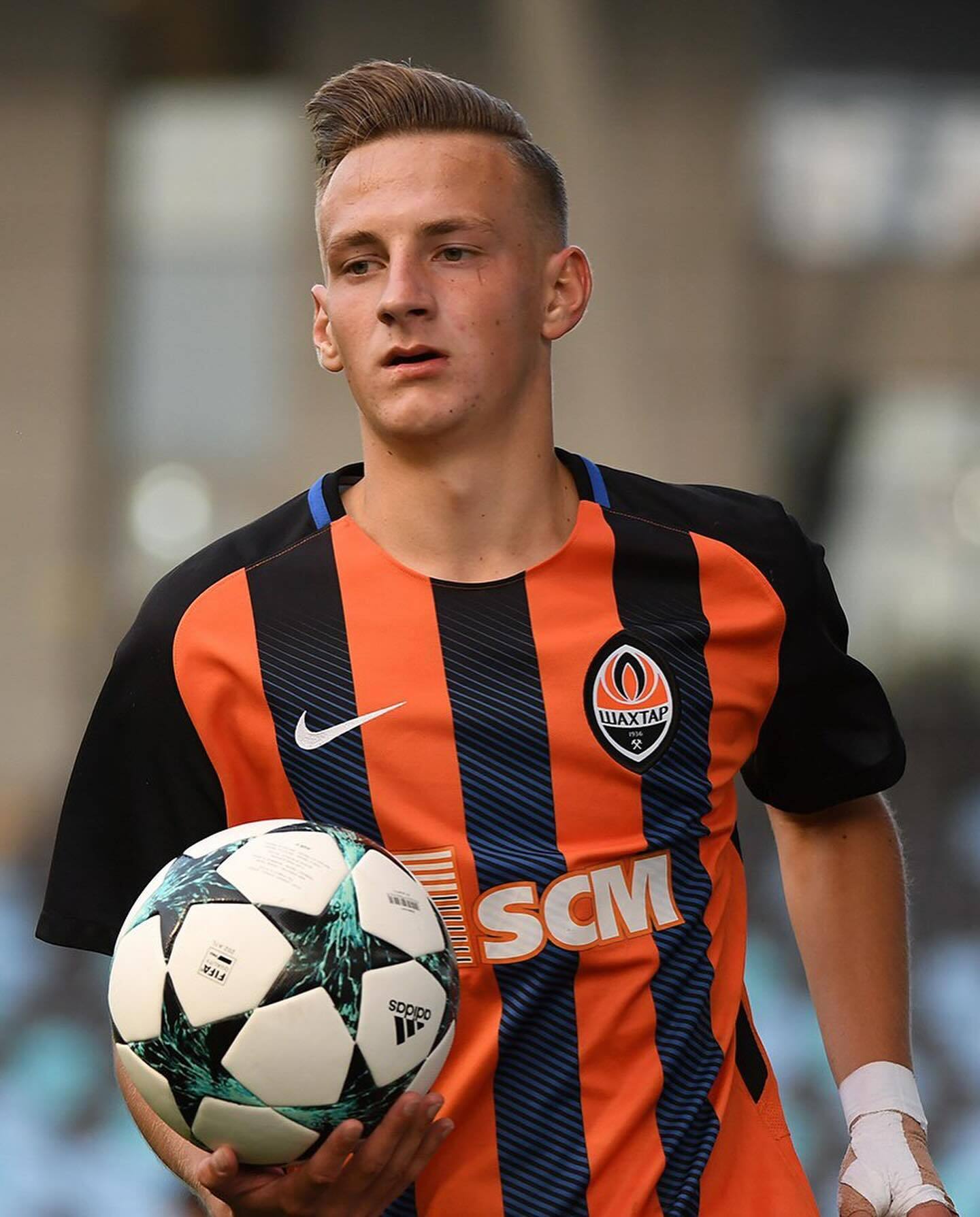 Украинский футболист вышел на замену и через 9 минут сотворил грандиозную сенсацию в Лиге чемпионов. Видео