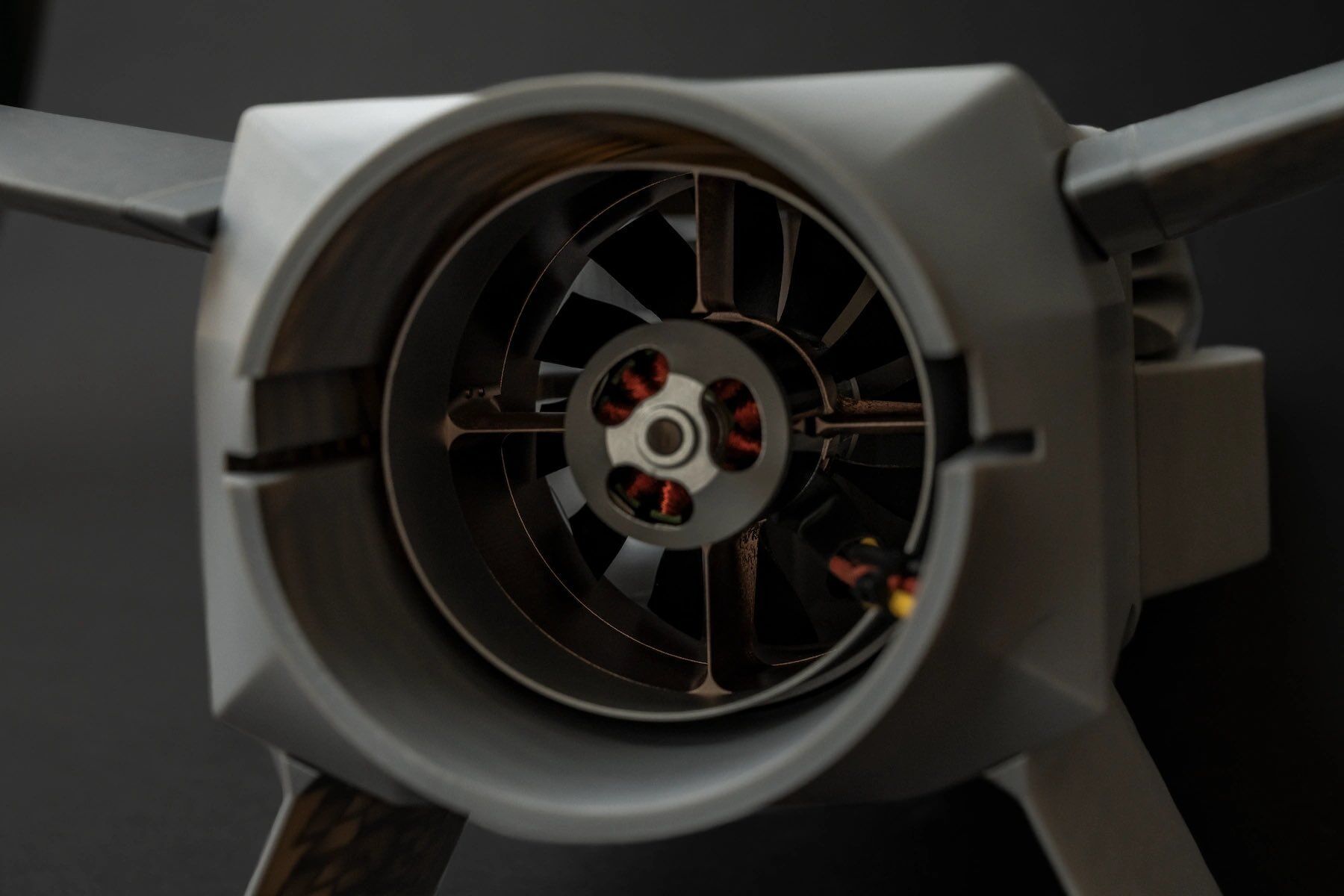 Может осуществлять вертикальный взлет: в Чехии представили дрон-перехватчик JWI-4000, способный уничтожать "Шахеды". Фото