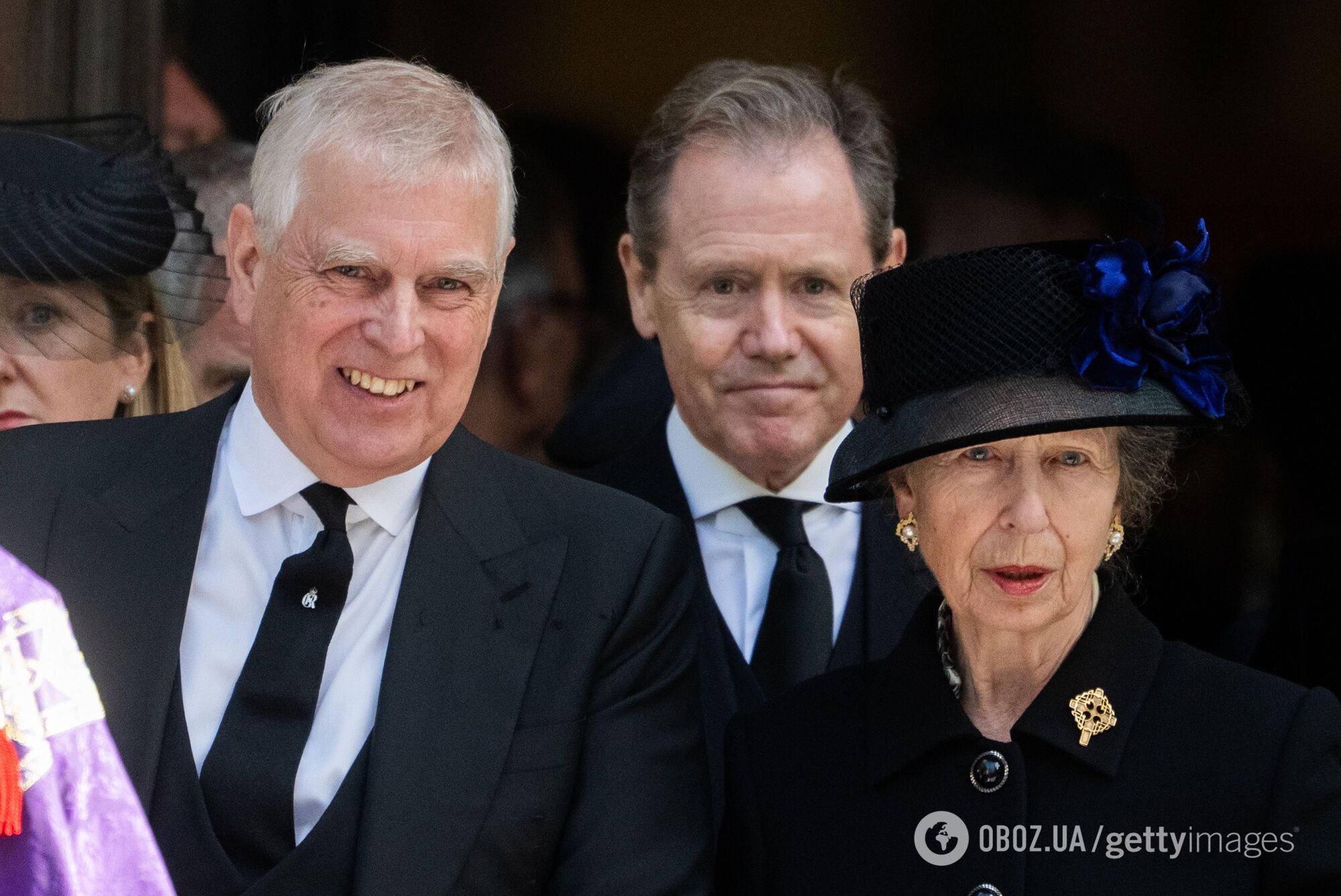 "Проблемний" брат Чарльза III розреготався на королівському похороні та збентежив принца Вільяма: момент потрапив на камеру