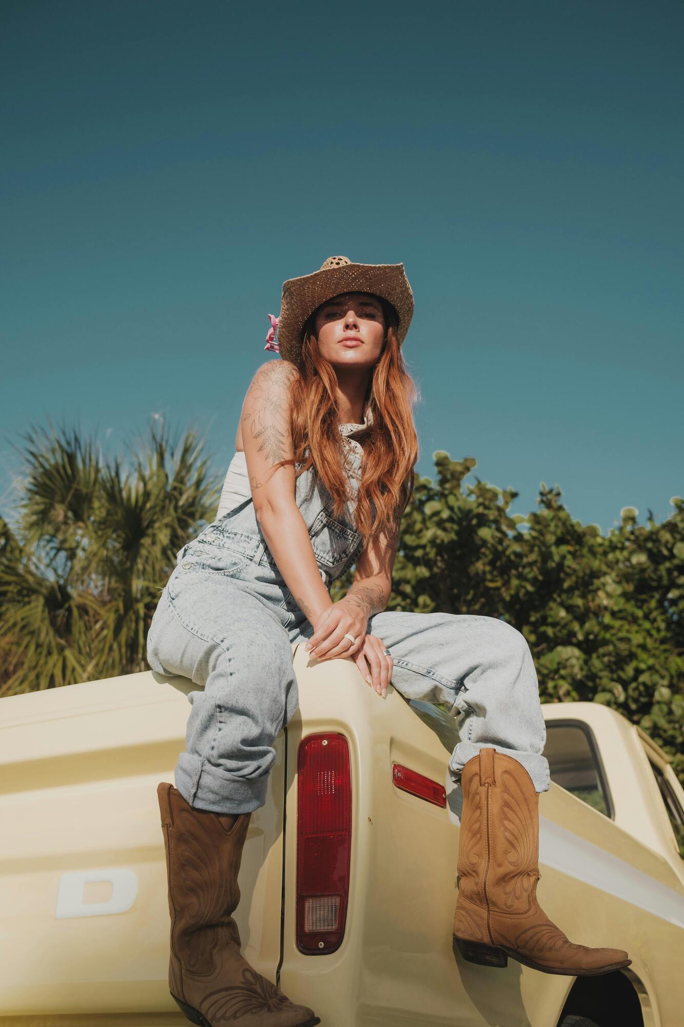 Якщо вам потрібна одна пара взуття на осінь, то це вона: стилісти назвали наймодніші чоботи сезону