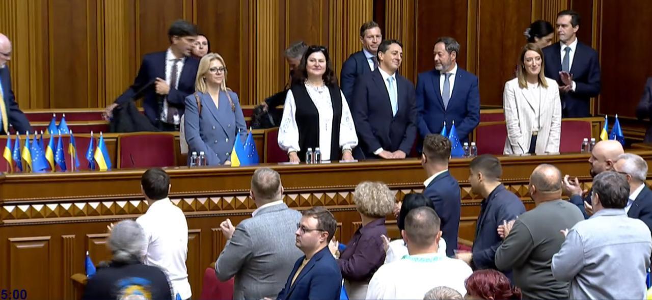 "Вступление в ЕС является гарантией безопасности": Мецола прибыла с визитом в Киев и выступила в Раде. Фото и видео