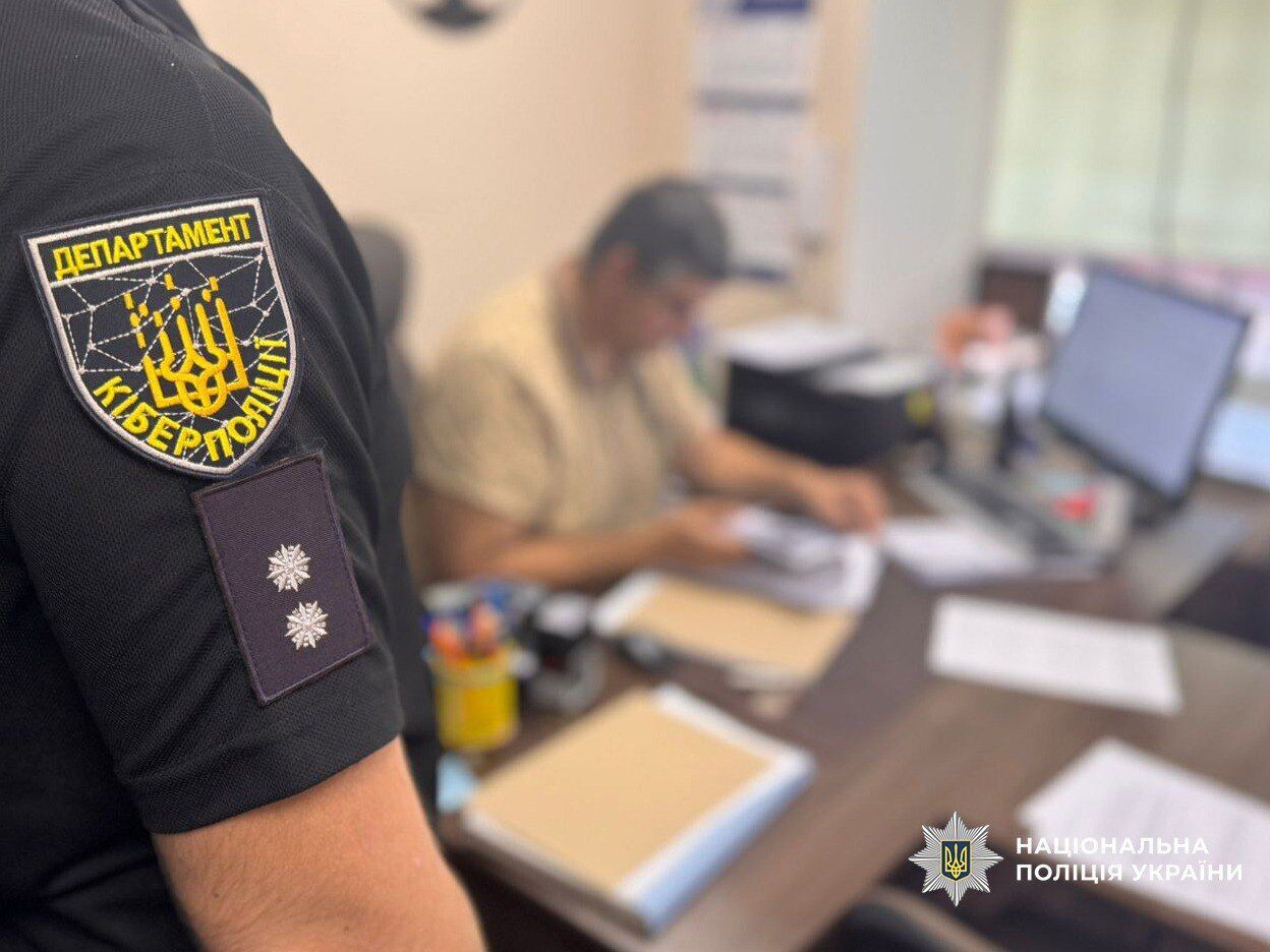 Завладевали недвижимостью по поддельным документам: на Днепропетровщине разоблачили помощника нотариуса, который организовал преступную группу. Фото