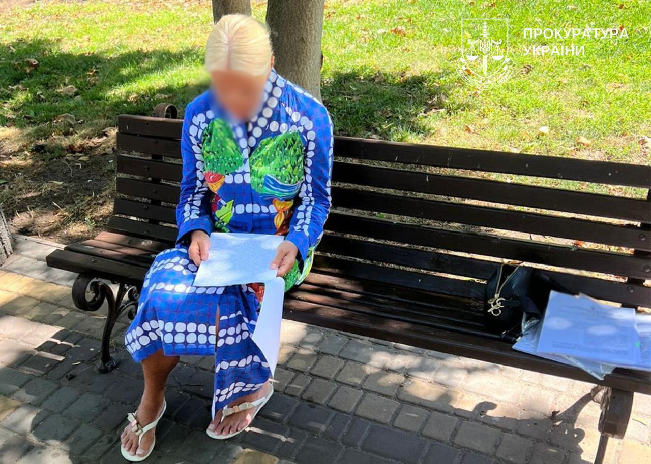 Чиновницу, закупившую овощерезки для укрытий Киева, хотят объявить в розыск: уехала на "лечение" в Турцию