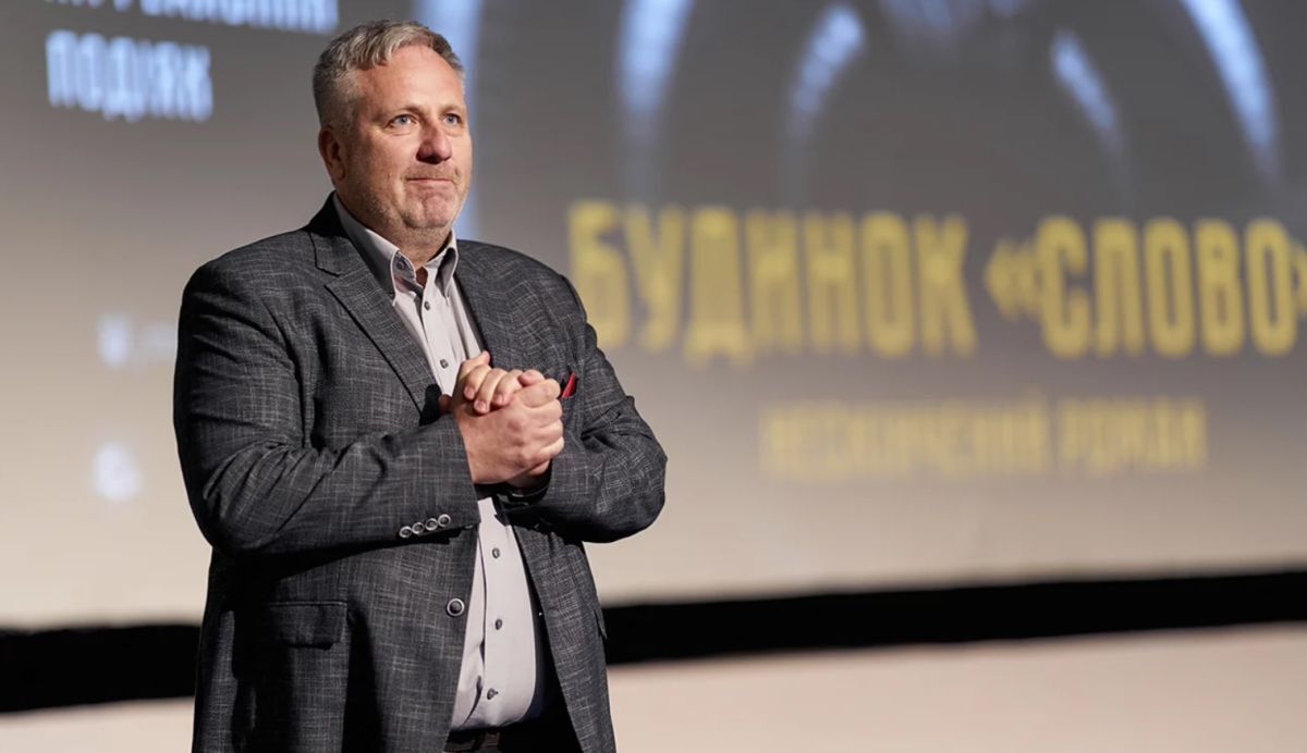 "Если бы я был министром, организовал бы транспорт – и вперед на фронт". Тарас Томенко – о провалах инфополитики, киноскандалах и короткой памяти украинцев