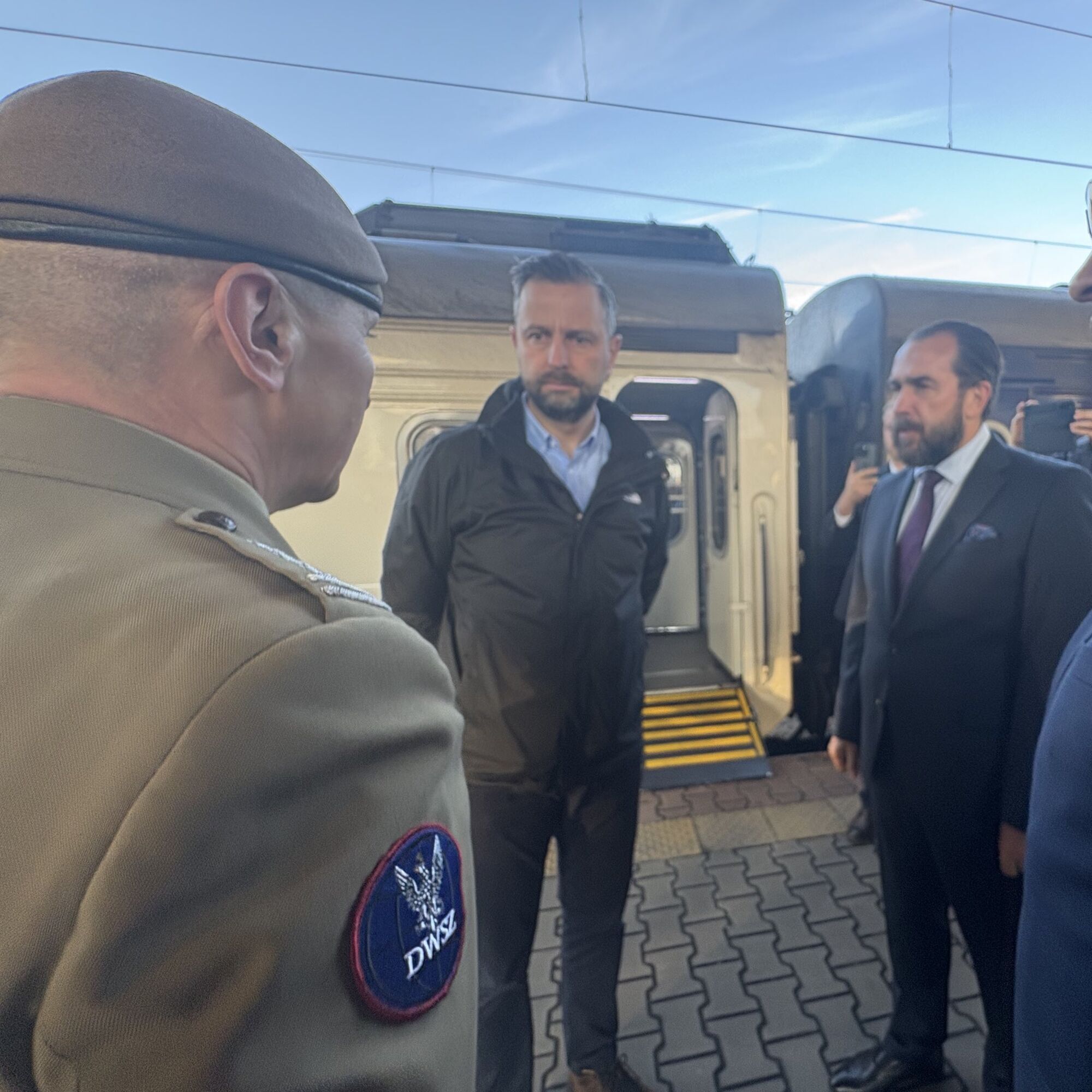 Министр обороны Польши прибыл с визитом в Киев: подписаны важные соглашения. Все подробности. Фото