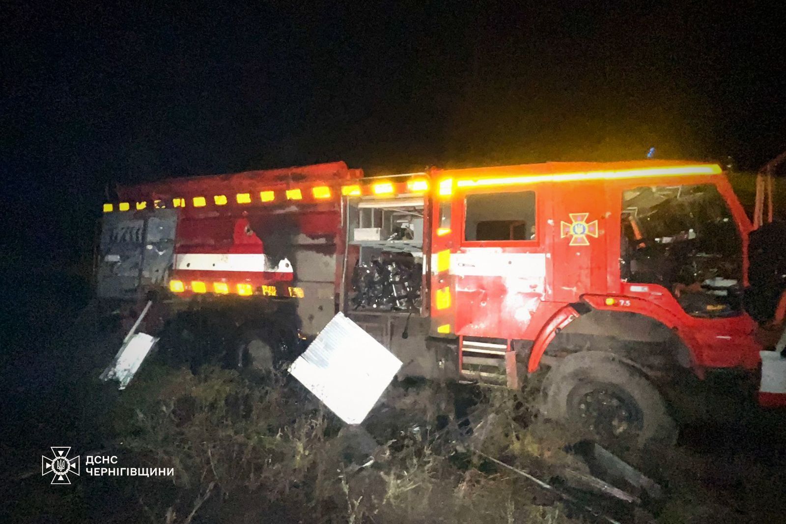 Оккупанты ударили по подразделению ГСЧС в Нежине: один спасатель погиб, есть раненые. Фото