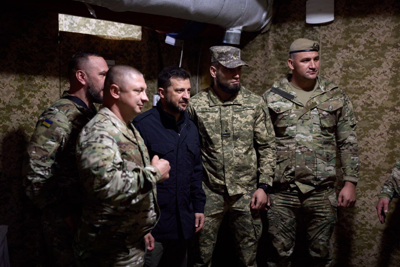 "Обязательно будут решения": Зеленский посетил Пункт управления Десантно-штурмовых войск на Донбассе. Фото и видео