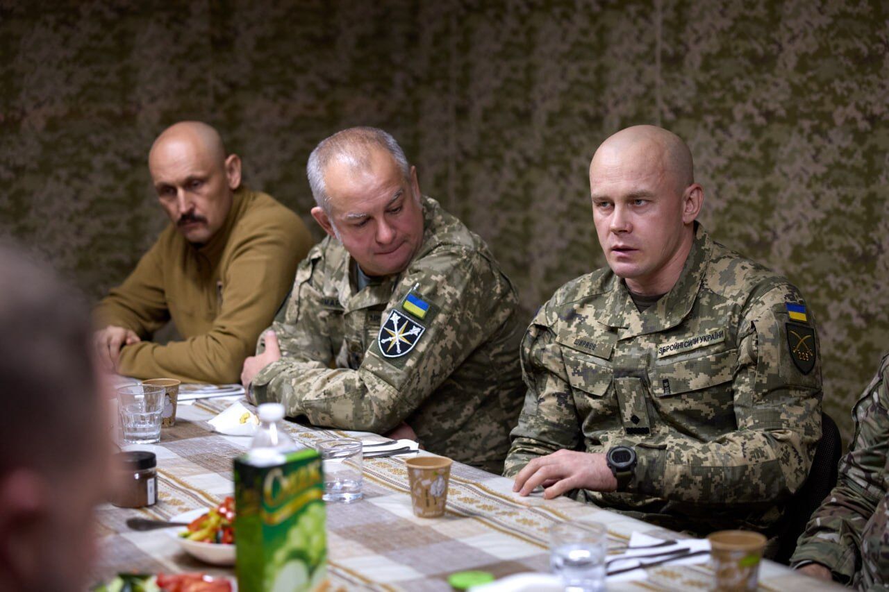 "Обязательно будут решения": Зеленский посетил Пункт управления Десантно-штурмовых войск на Донбассе. Фото и видео