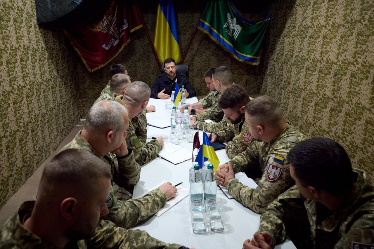 "Обязательно будут решения": Зеленский посетил Пункт управления Десантно-штурмовых войск на Донбассе. Фото и видео