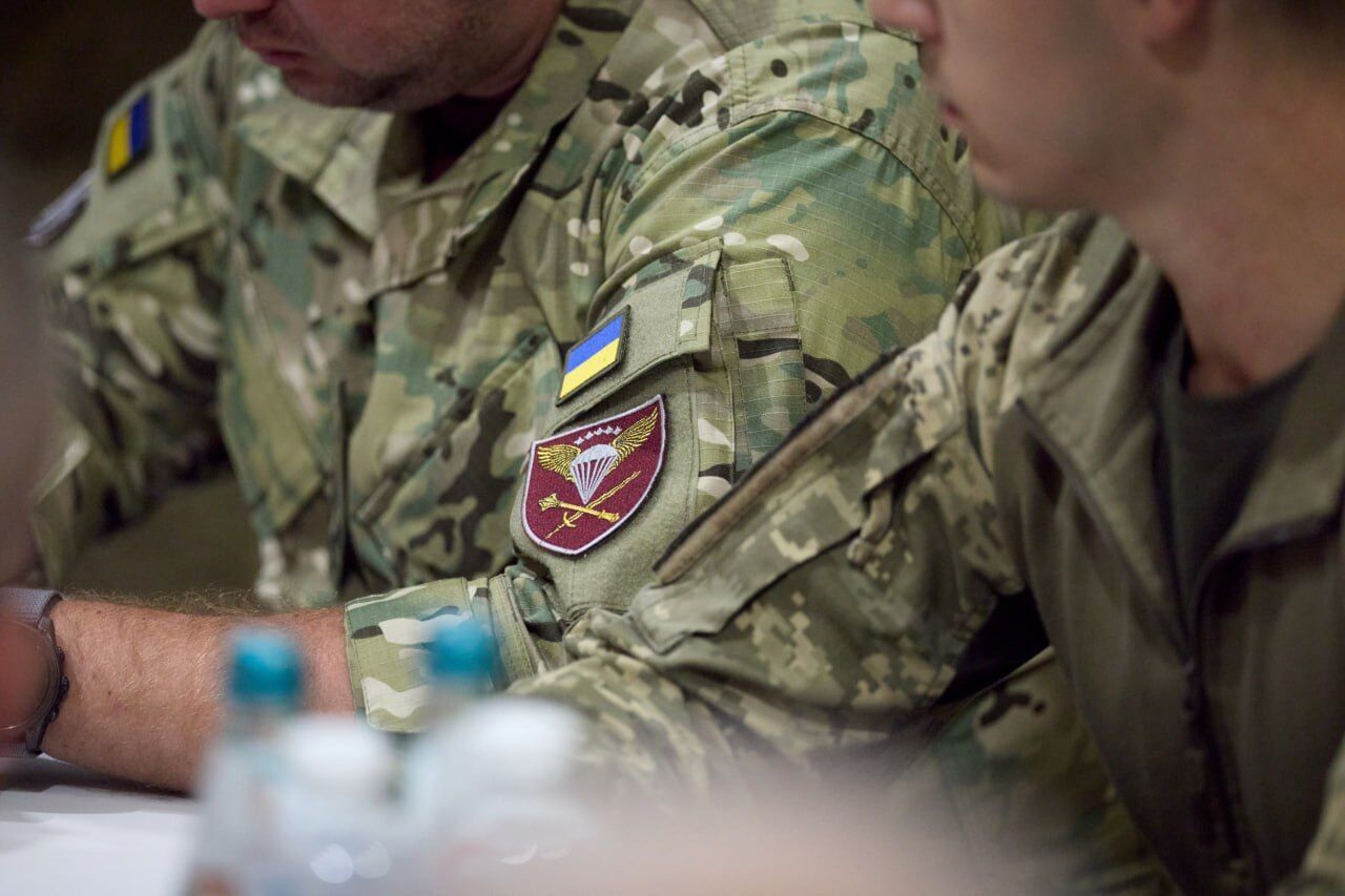 "Обязательно будут решения": Зеленский посетил Пункт управления Десантно-штурмовых войск на Донбассе. Фото и видео