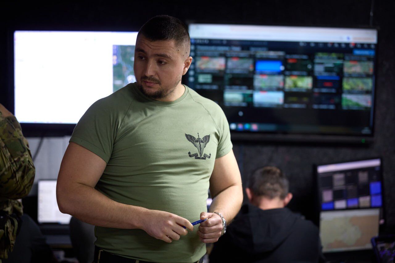 "Обязательно будут решения": Зеленский посетил Пункт управления Десантно-штурмовых войск на Донбассе. Фото и видео