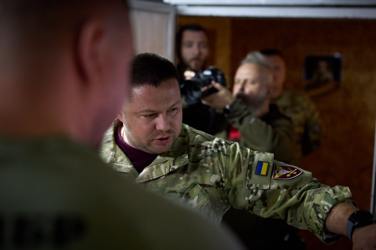 "Обязательно будут решения": Зеленский посетил Пункт управления Десантно-штурмовых войск на Донбассе. Фото и видео