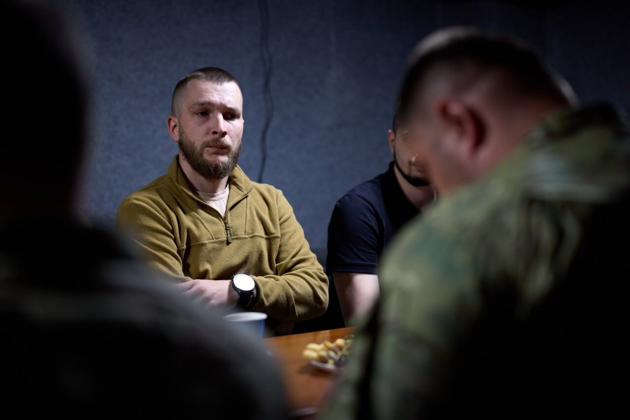 "Обязательно будут решения": Зеленский посетил Пункт управления Десантно-штурмовых войск на Донбассе. Фото и видео