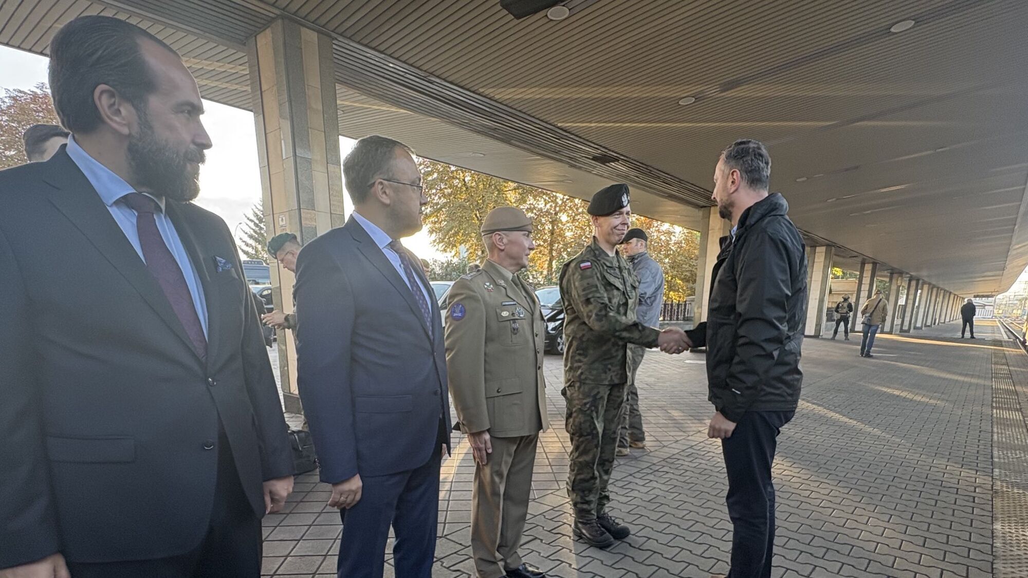 Министр обороны Польши прибыл с визитом в Киев: подписаны важные соглашения. Все подробности. Фото