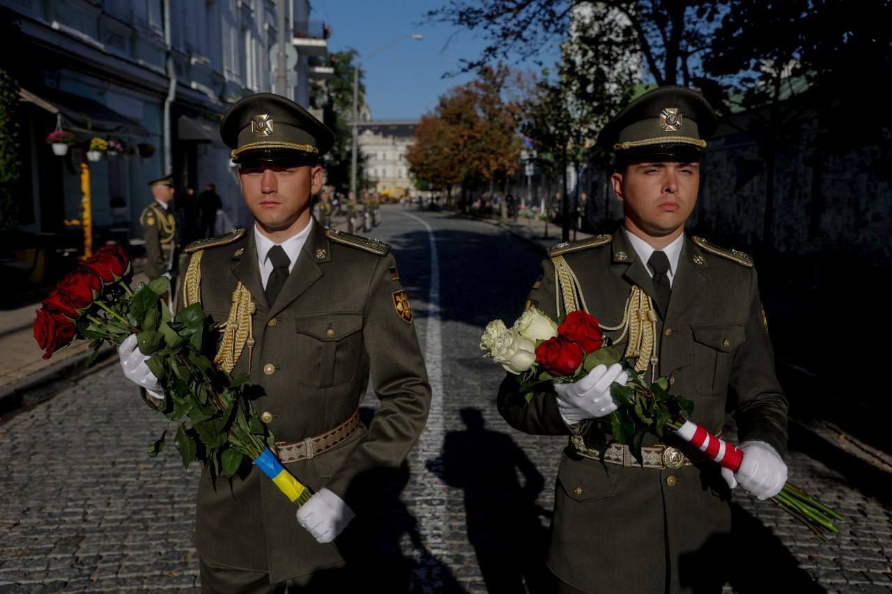 Министр обороны Польши прибыл с визитом в Киев: подписаны важные соглашения. Все подробности. Фото