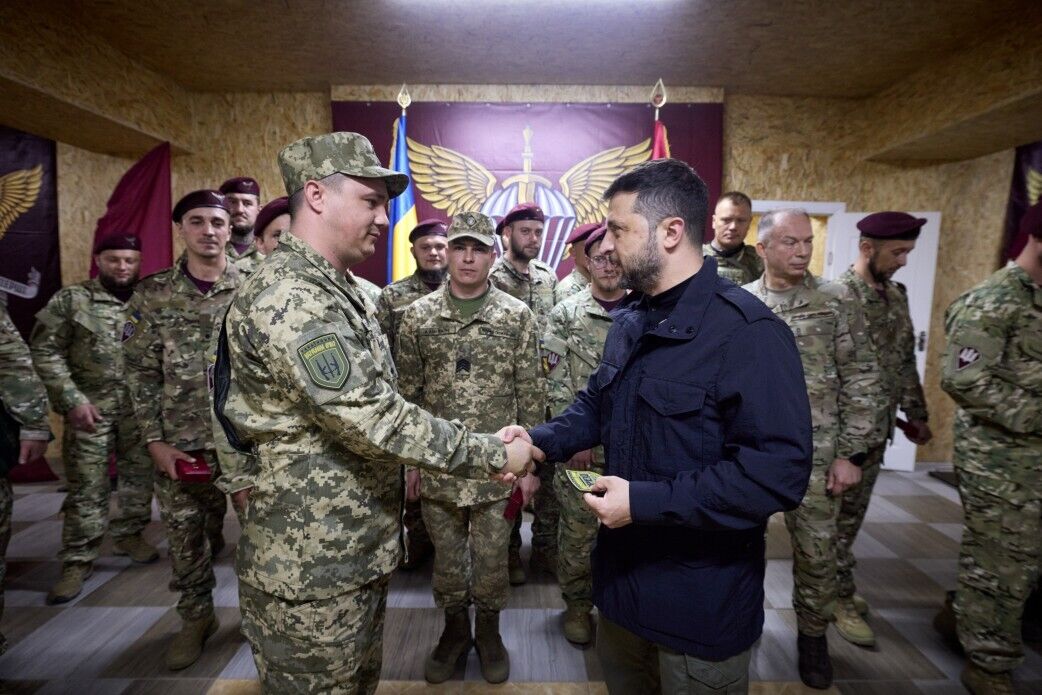 "Крок за кроком воїни звільняють нашу землю": Зеленський відвідав Донеччину і вручив нагороди українським захисникам. Фото