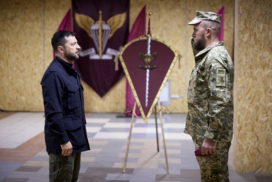 "Крок за кроком воїни звільняють нашу землю": Зеленський відвідав Донеччину і вручив нагороди українським захисникам. Фото