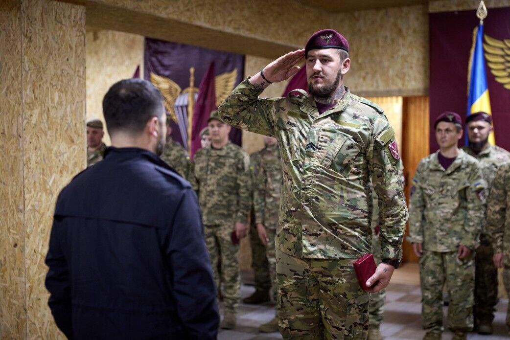 "Крок за кроком воїни звільняють нашу землю": Зеленський відвідав Донеччину і вручив нагороди українським захисникам. Фото