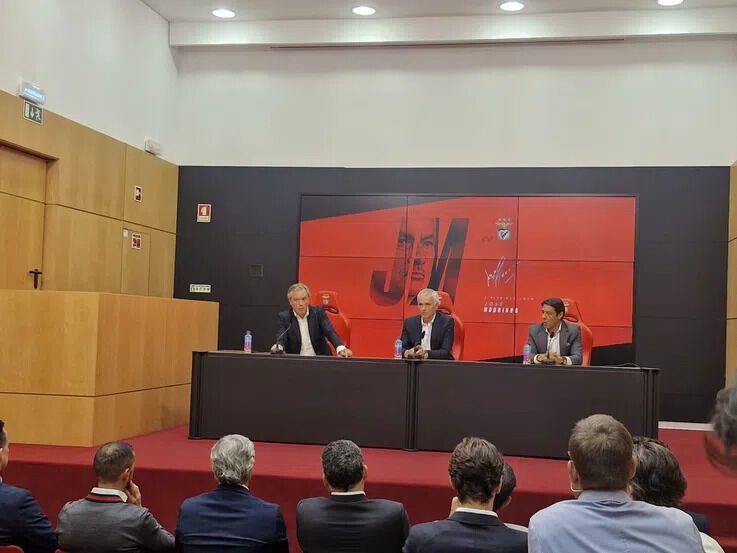 Официально. Легендарный Моуриньо будет тренировать футболистов сборной Украины