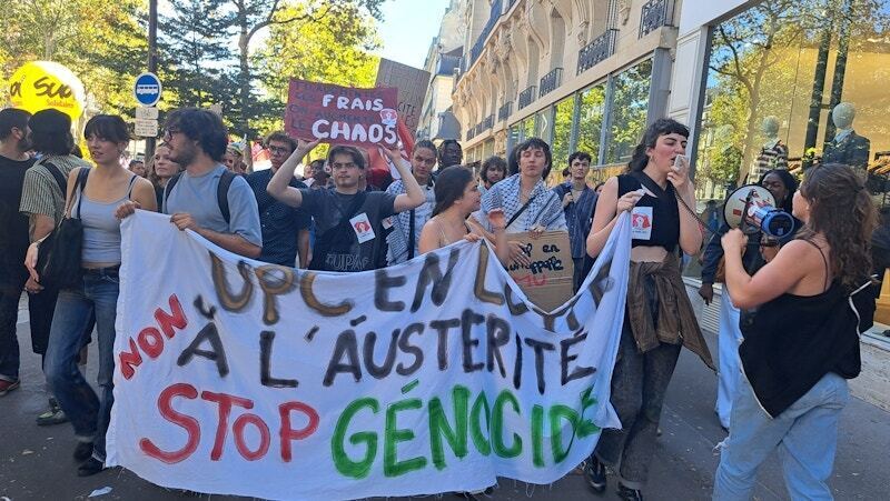 У Франції пройшли багатотисячні мітинги проти скорочень бюджету: багатьох затримала поліція. Фото і відео