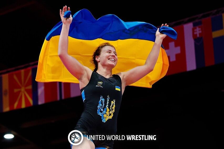 Гимн Украины и овации стадиона. Украинка впервые за 7 лет выиграла чемпионат мира по борьбе. Видео