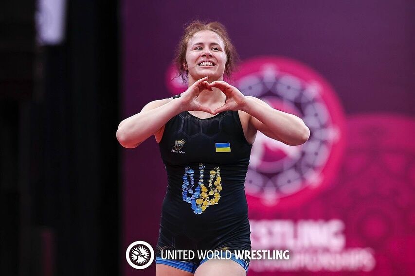 Гимн Украины и овации стадиона. Украинка впервые за 7 лет выиграла чемпионат мира по борьбе. Видео