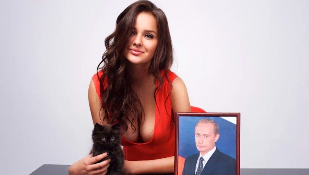 Увидел в эротическом календаре: СМИ раскрыли громкие данные о несовершеннолетней любовнице Путина. Фото