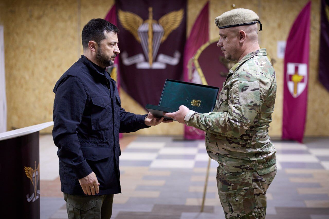 "Крок за кроком воїни звільняють нашу землю": Зеленський відвідав Донеччину і вручив нагороди українським захисникам. Фото