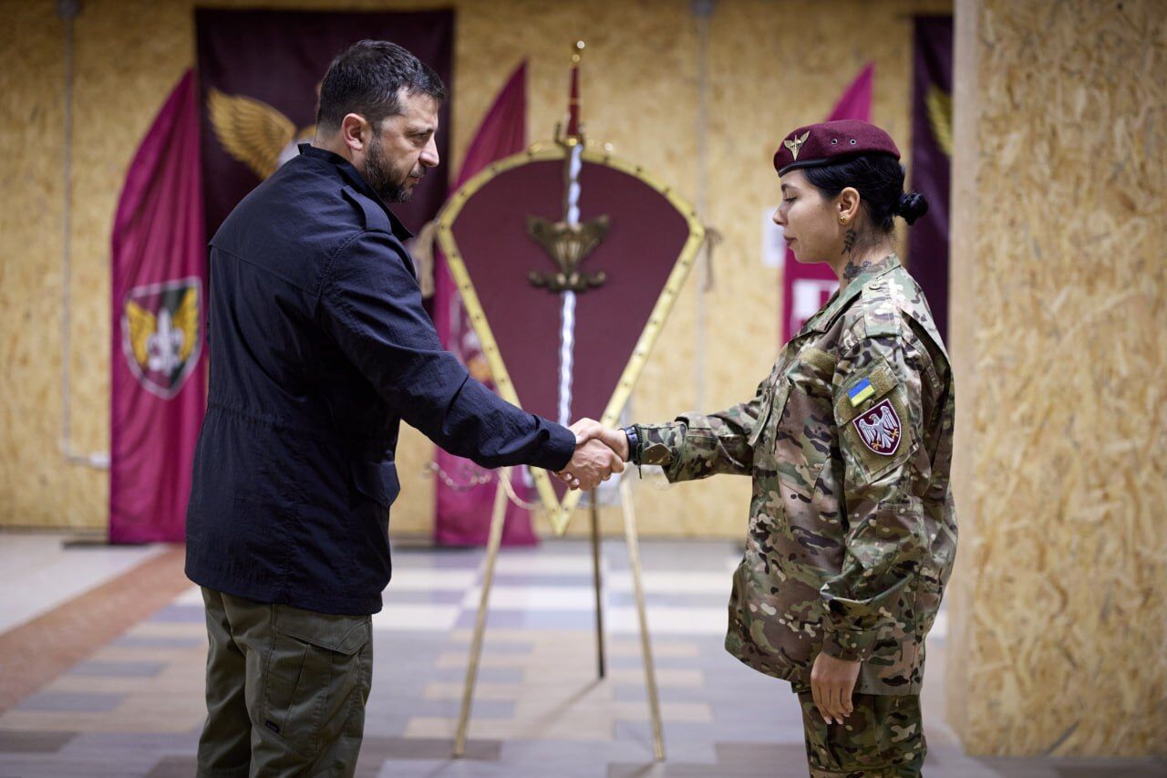 "Крок за кроком воїни звільняють нашу землю": Зеленський відвідав Донеччину і вручив нагороди українським захисникам. Фото