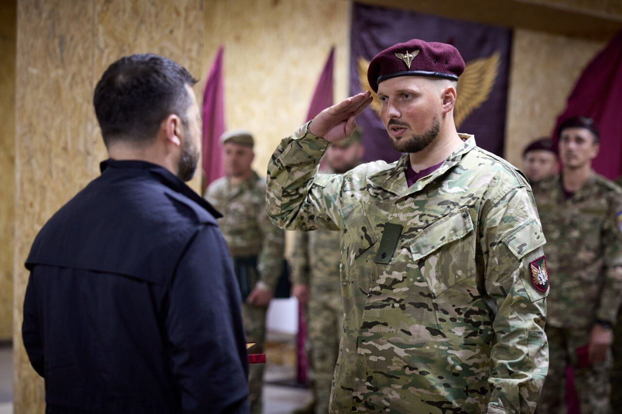 "Крок за кроком воїни звільняють нашу землю": Зеленський відвідав Донеччину і вручив нагороди українським захисникам. Фото