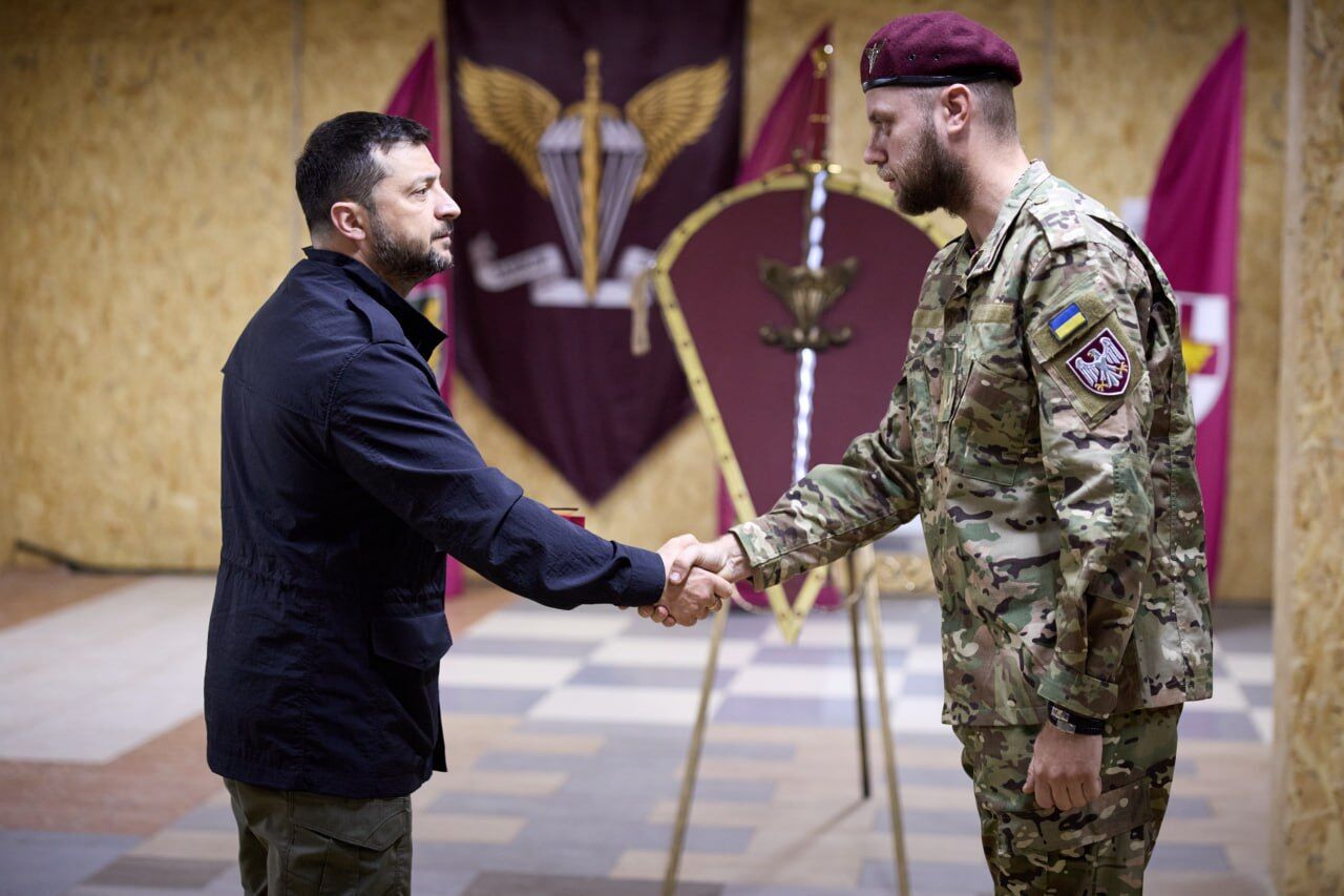 "Крок за кроком воїни звільняють нашу землю": Зеленський відвідав Донеччину і вручив нагороди українським захисникам. Фото