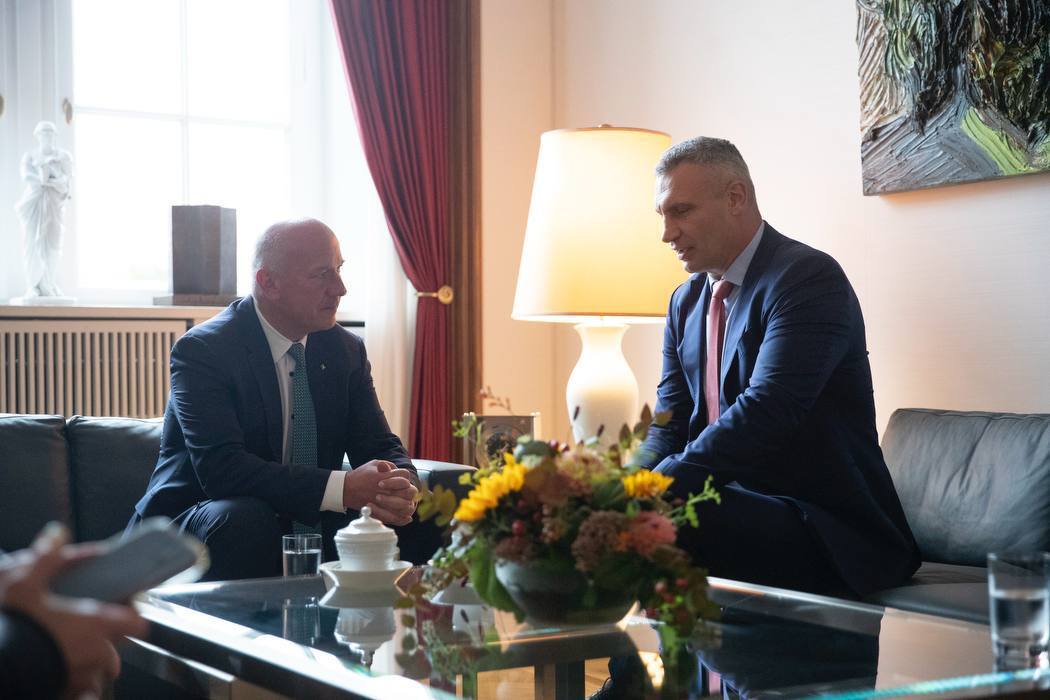 Сила партнерства: Кличко та мер Берліна готують інвестфорум для залучення коштів на відновлення Києва й України