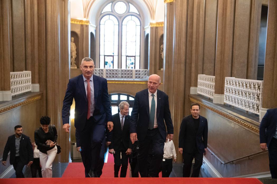 Сила партнерства: Кличко та мер Берліна готують інвестфорум для залучення коштів на відновлення Києва й України