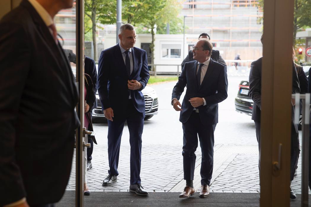 Обговорили протидію російській агресії: Кличко зустрівся в Берліні з очільником МВС Німеччини Добріндтом