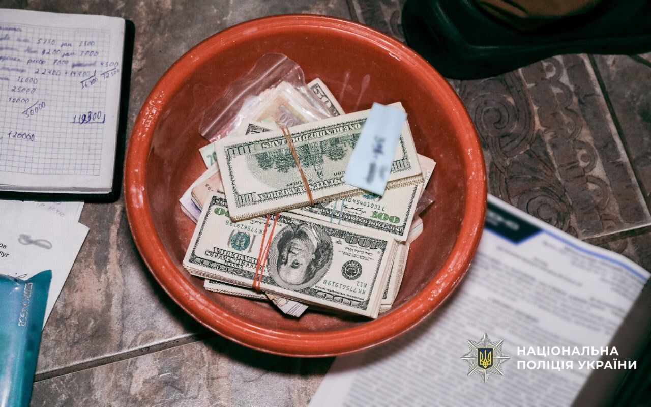 Завезли 13 иностранцев и заставили работать в теплицах Киевщины: схему организовал китаец. Подробности, фото и видео