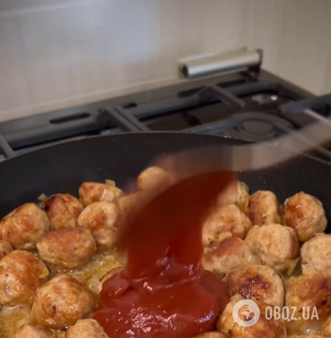 Смачні макарони з фрикадельками для вечері: вийде бюджетно і ситно