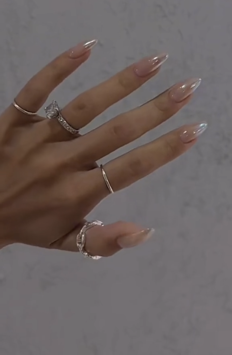 Осінній манікюр 2025: девʼять наймодніших дизайнів на будь-який смак