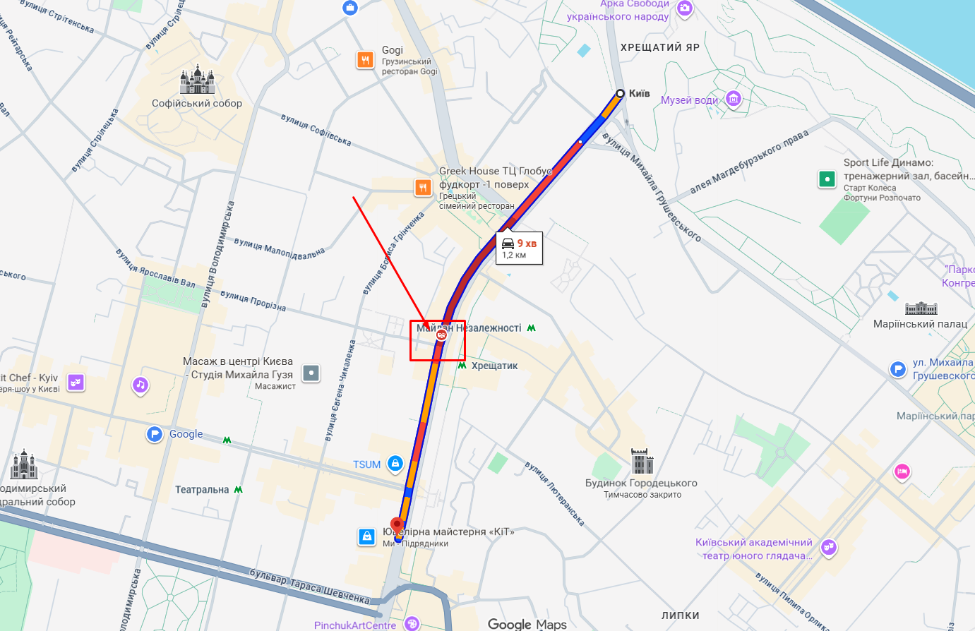 У Києві на Хрещатику сталась ДТП за участі легковика та вантажівки: утворився затор. Подробиці, фото та відео