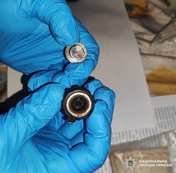 На Львовщине мужчина передавал заключенным наркотики, спрятанные в моркови: какое наказание ему грозит. Фото