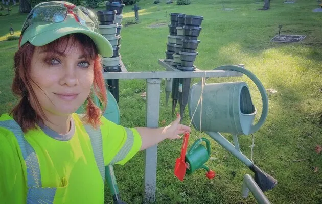 Робота копачем на цвинтарі та втрата будинку через обстріл. Як живе у Швеції колишня телезірка Ірина Литвин-Комаровська